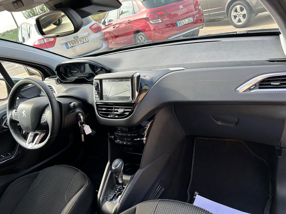 PEUGEOT 208 TECH 1.2 PURETECH AUTO SPANISH LHD IN SPAIN 11000 MILES SUPER 2019